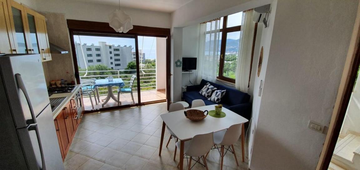 Seaview Apartment Borsh Esterno foto