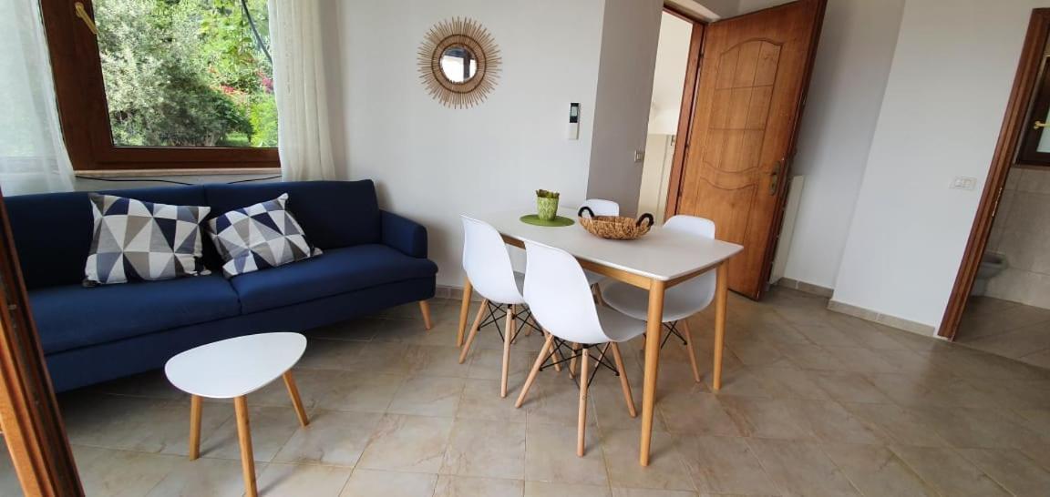Seaview Apartment Borsh Esterno foto